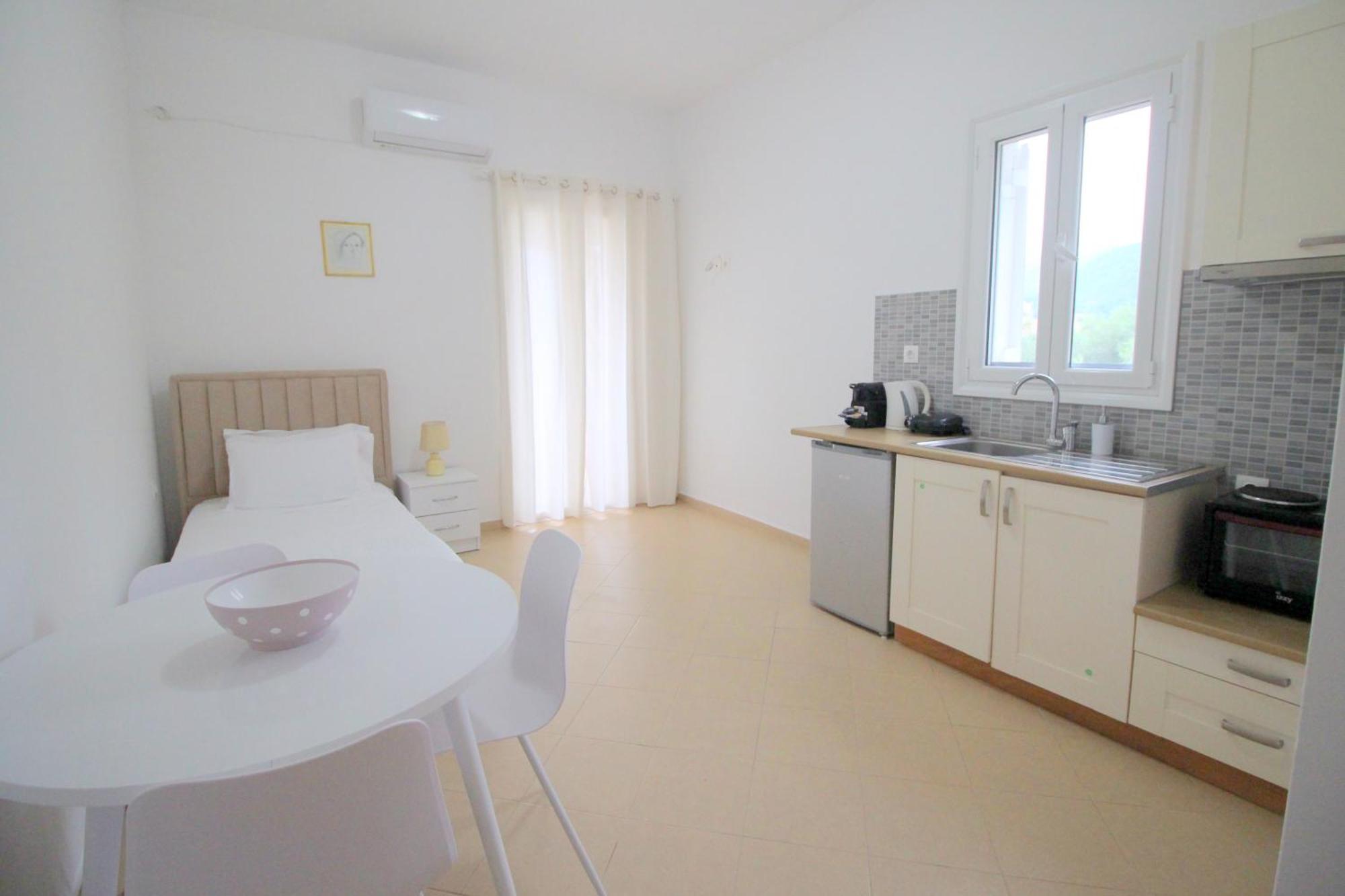 Nefeli'S Apartment Himare Exterior foto
